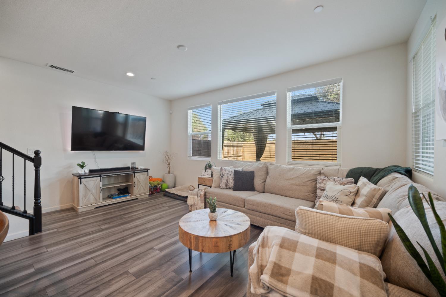 855 Wishon Ave W, Madera, CA 93636