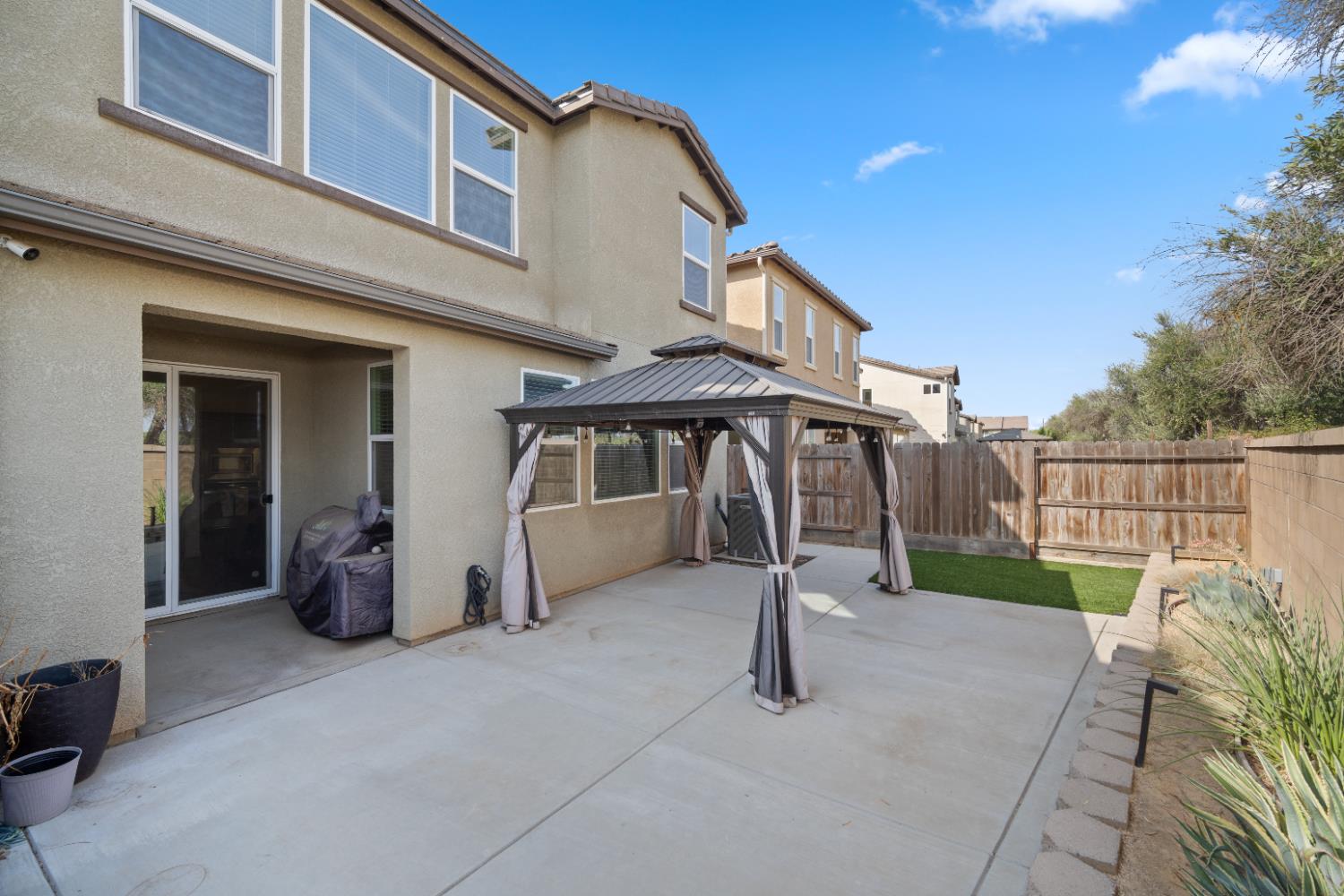 855 Wishon Ave W, Madera, CA 93636