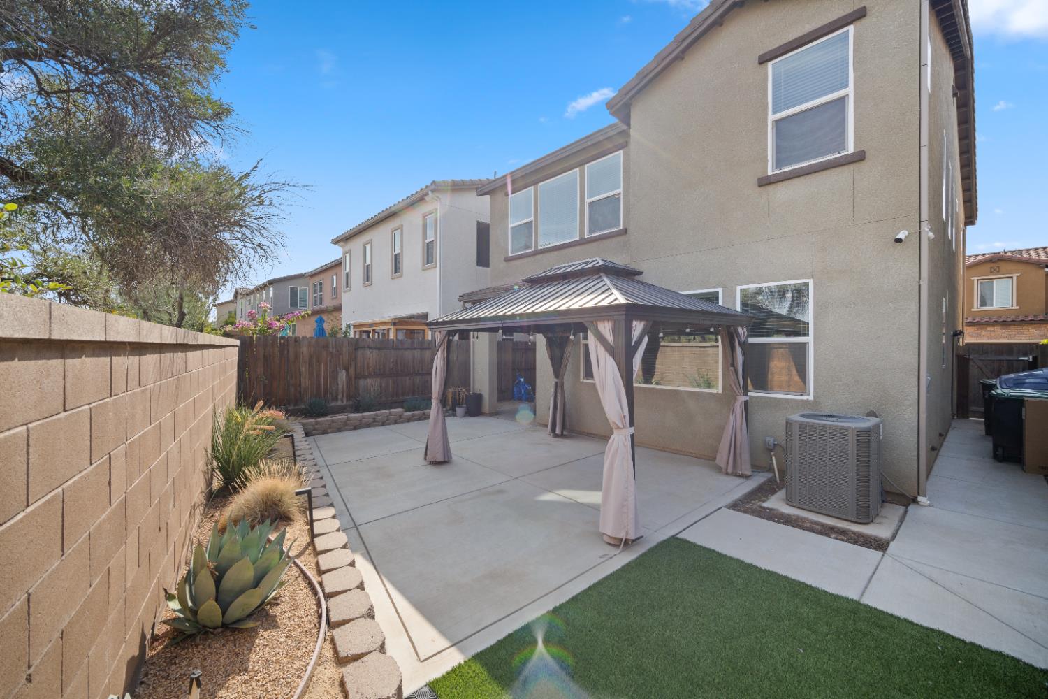 855 Wishon Ave W, Madera, CA 93636