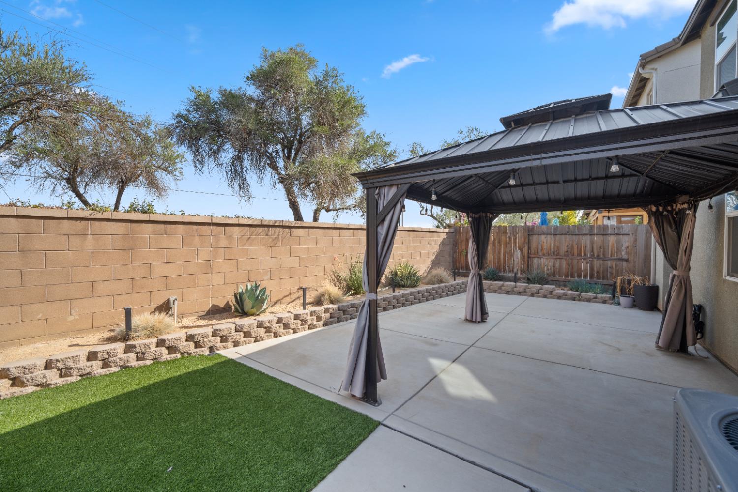 855 Wishon Ave W, Madera, CA 93636