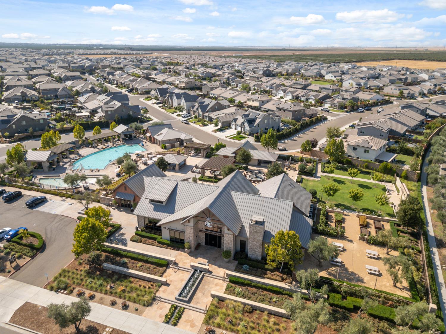 855 Wishon Ave W, Madera, CA 93636