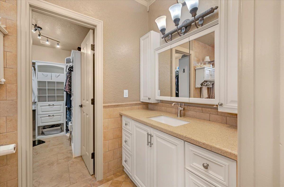 787 E Vermont Ave, Fresno, CA 93720