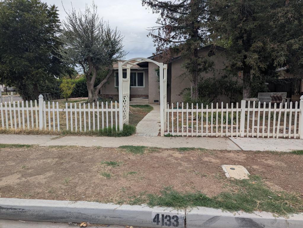 4133 N Warren Ave, Fresno, CA 93705