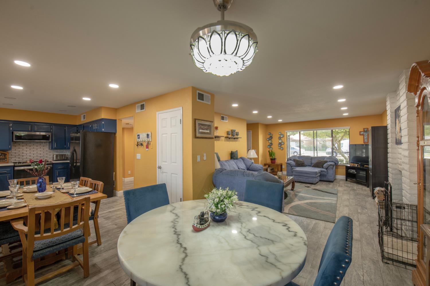 1915 W Santa Ana Ave, Fresno, CA 93705