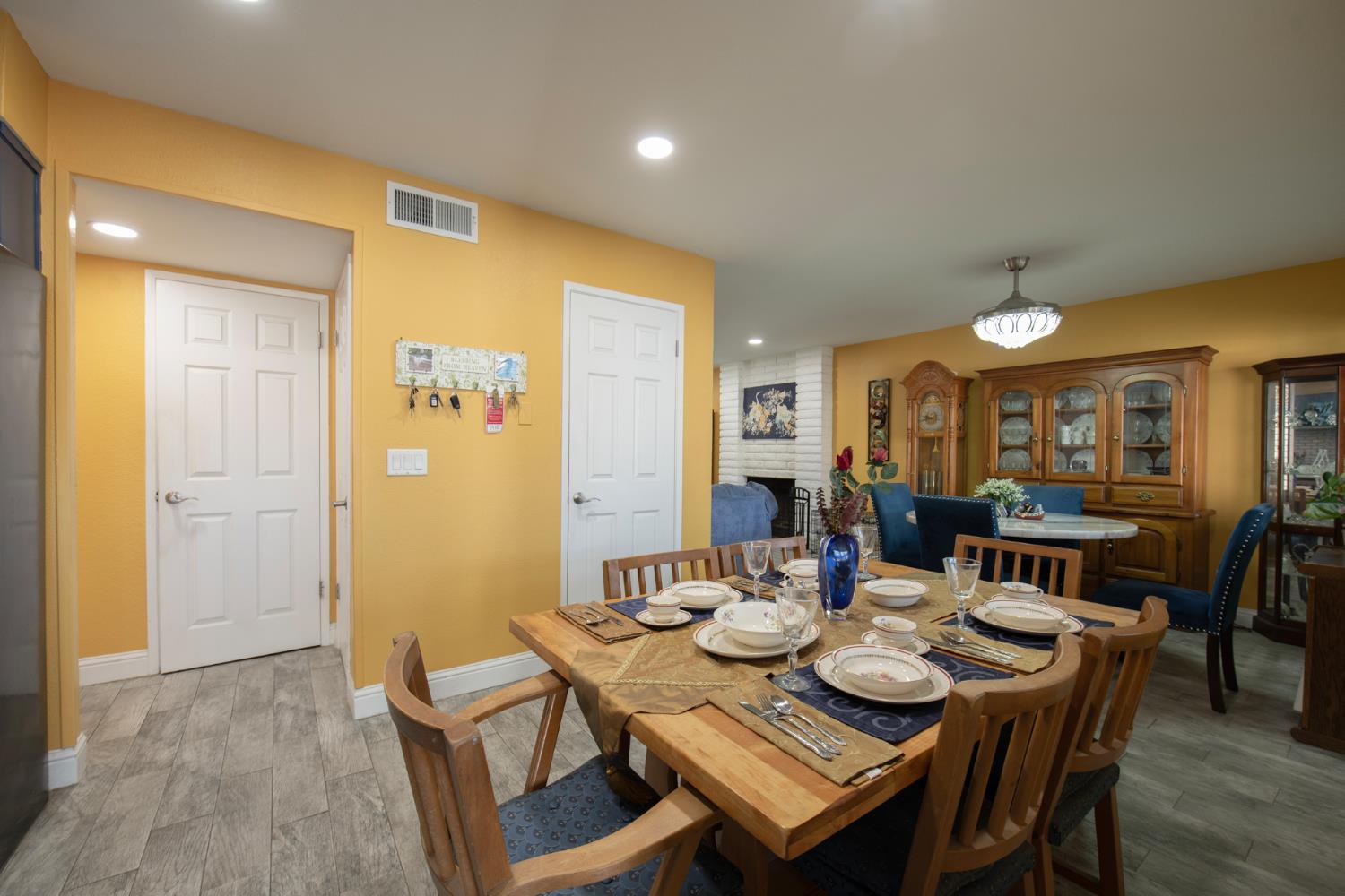 1915 W Santa Ana Ave, Fresno, CA 93705