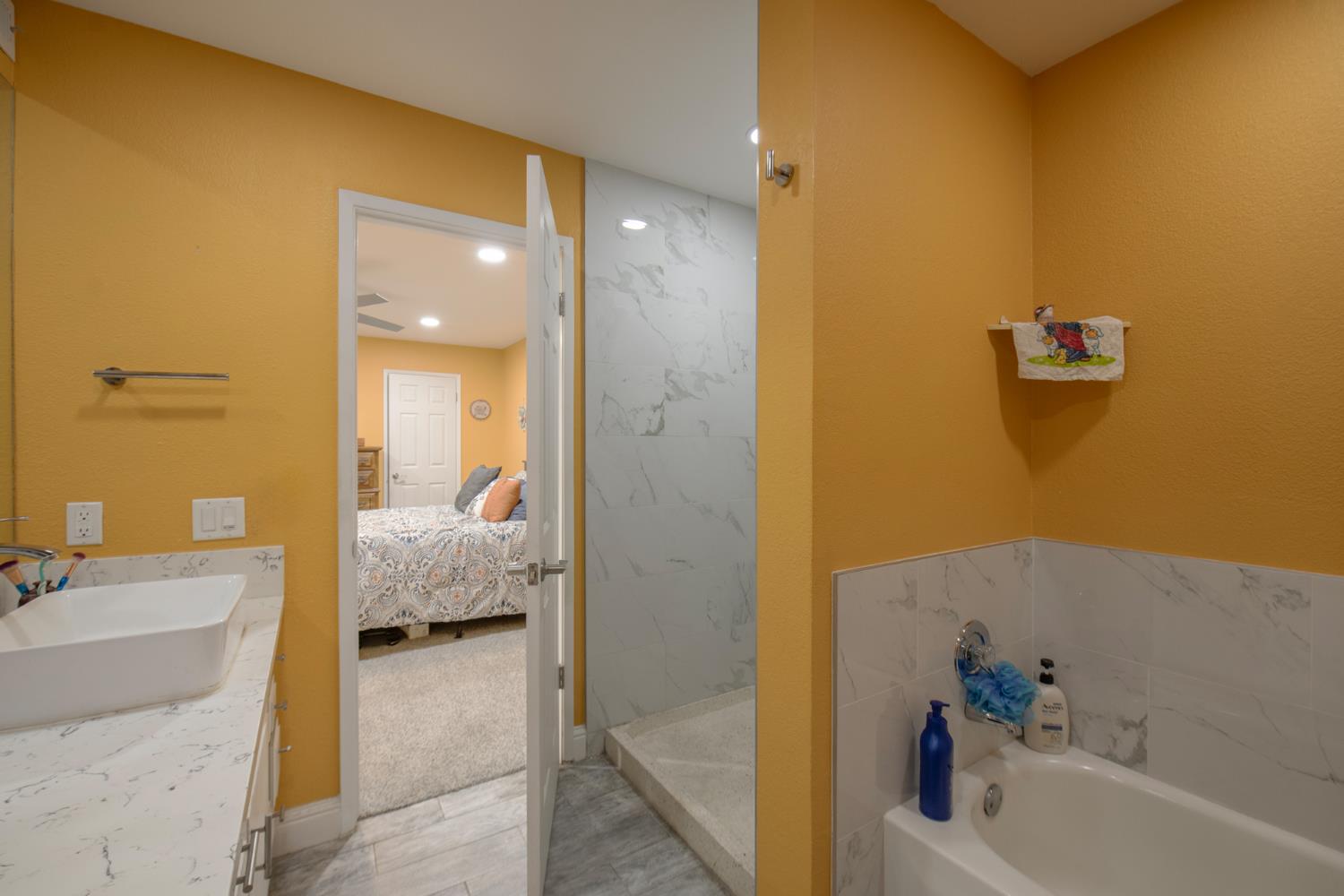 1915 W Santa Ana Ave, Fresno, CA 93705