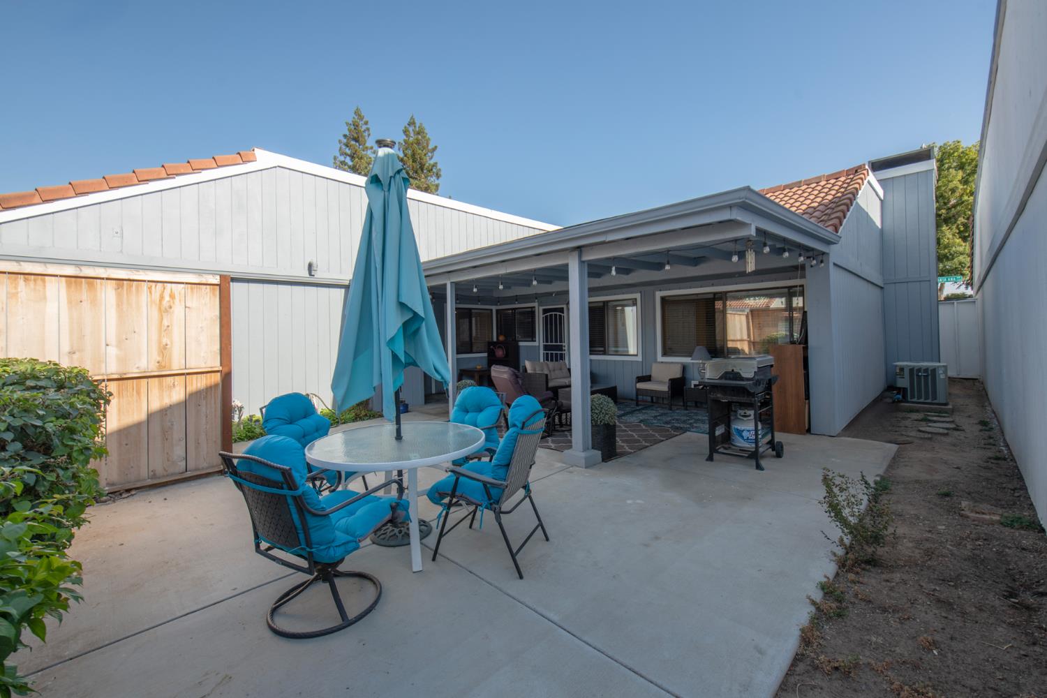 1915 W Santa Ana Ave, Fresno, CA 93705