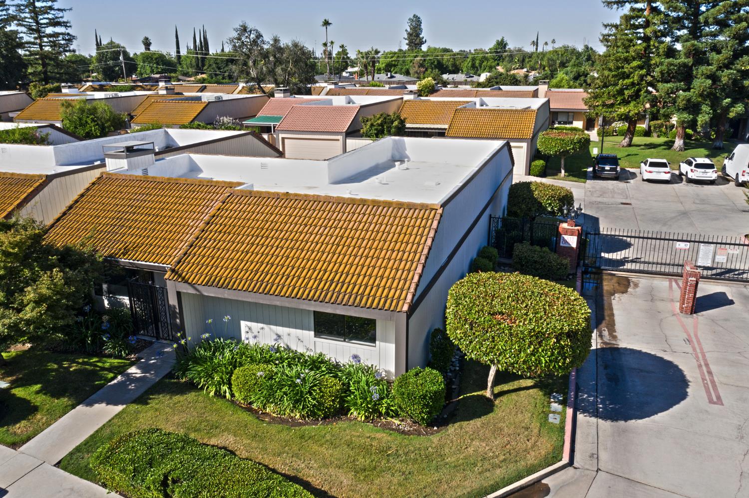 1915 W Santa Ana Ave, Fresno, CA 93705