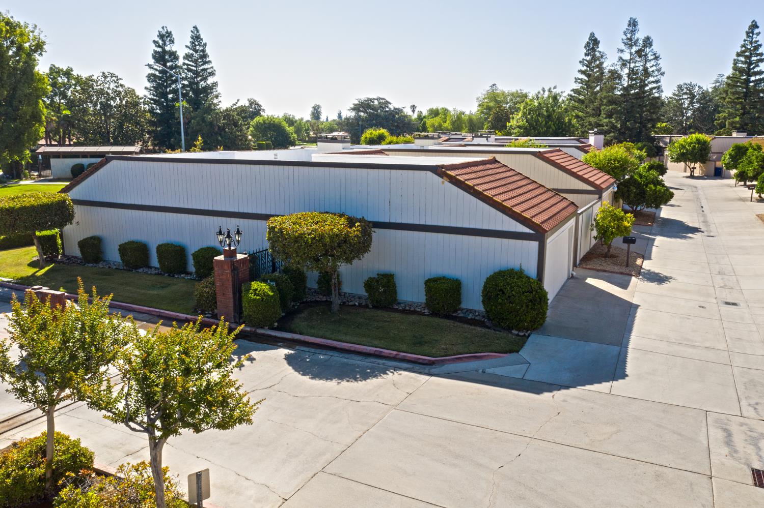 1915 W Santa Ana Ave, Fresno, CA 93705