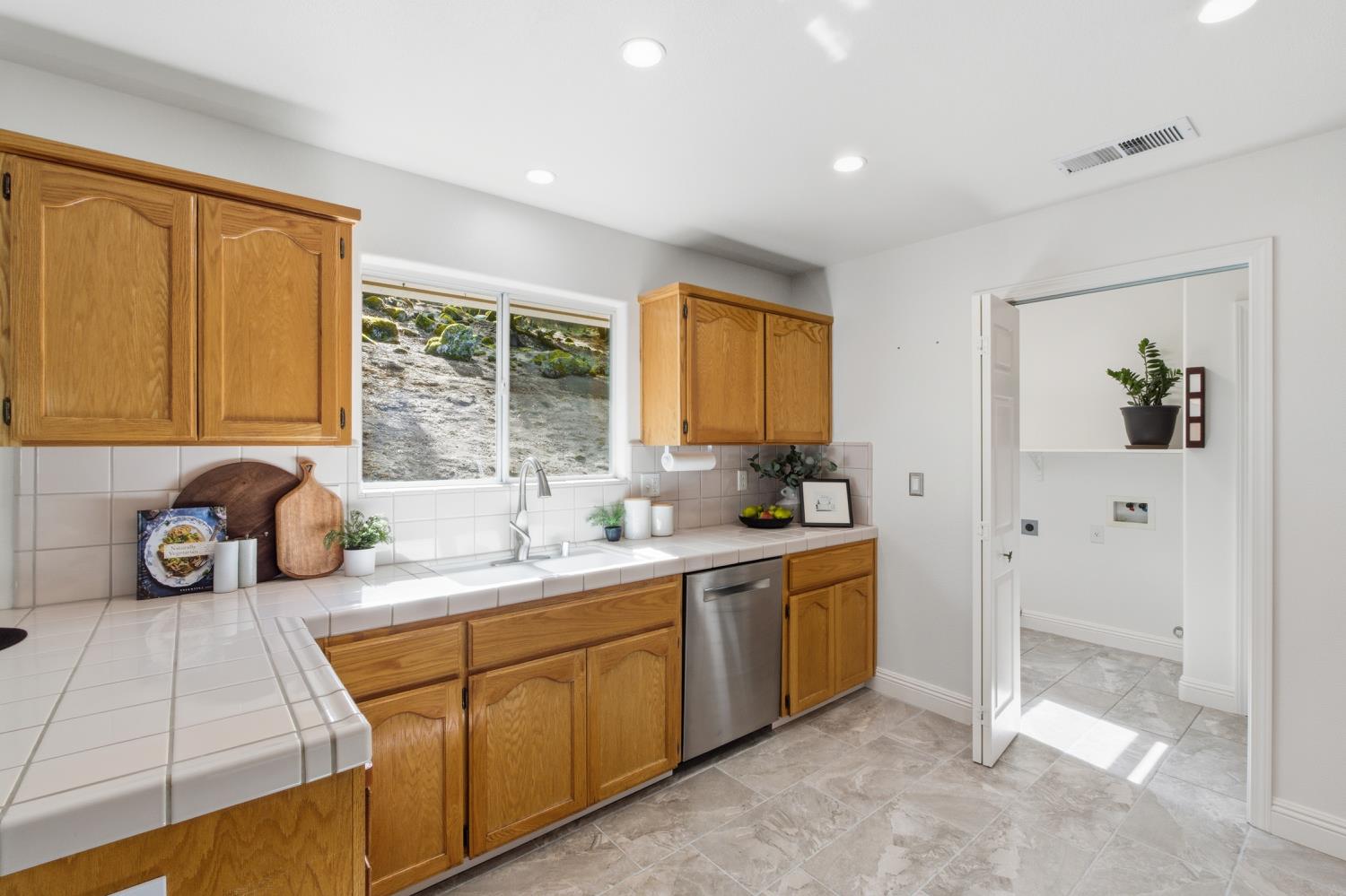 46474 Longview Ln W, Coarsegold, CA 93614