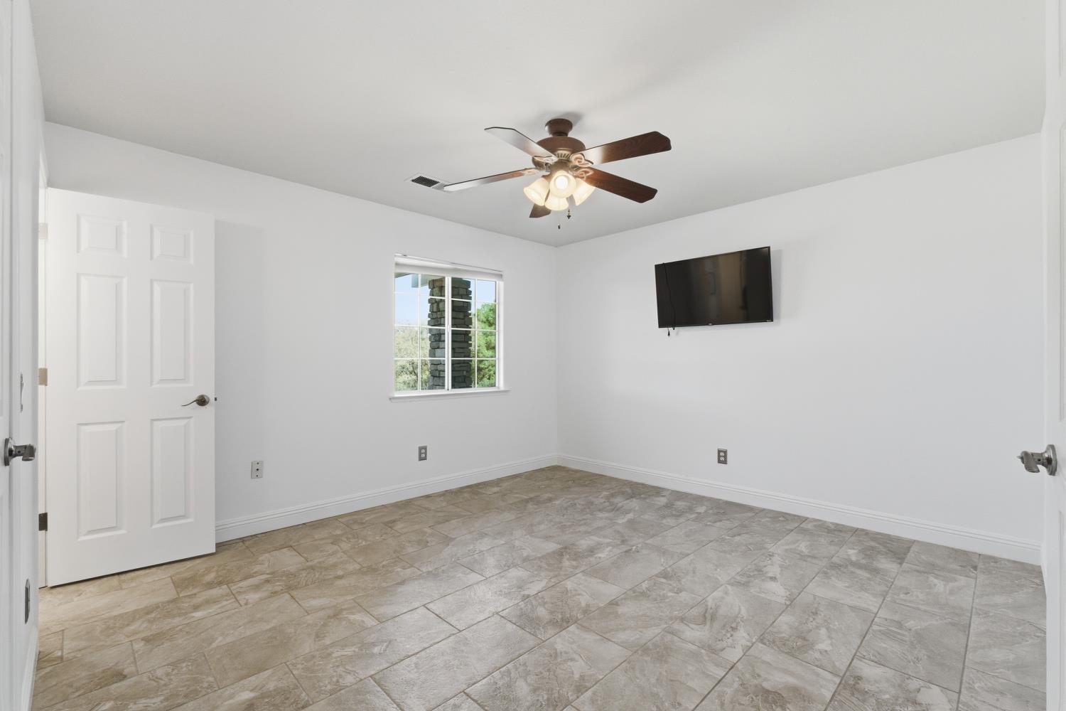 46474 Longview Ln W, Coarsegold, CA 93614