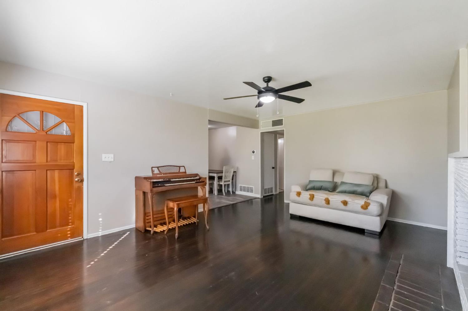 2333 E Austin Way, Fresno, CA 93726