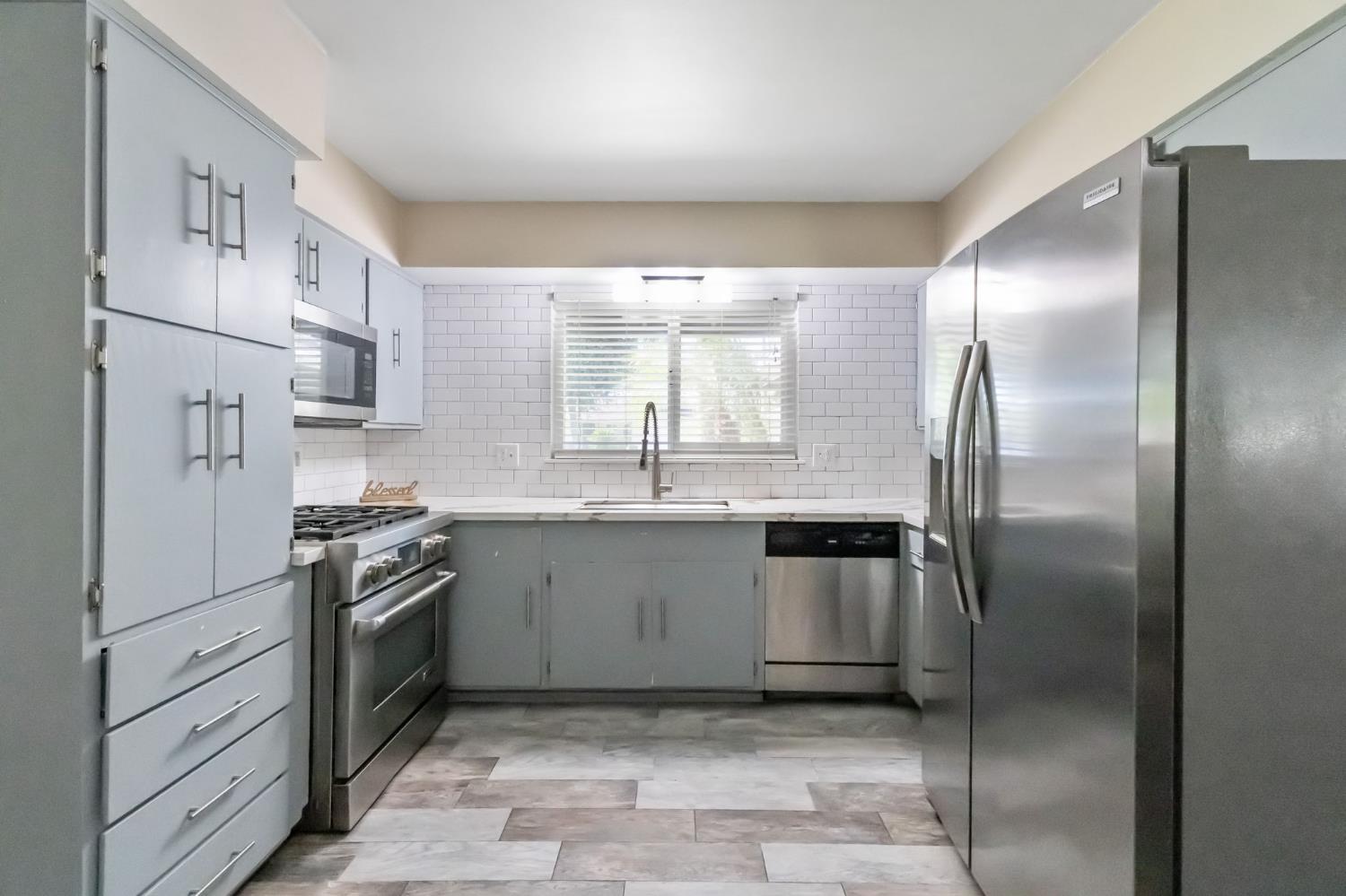 2333 E Austin Way, Fresno, CA 93726