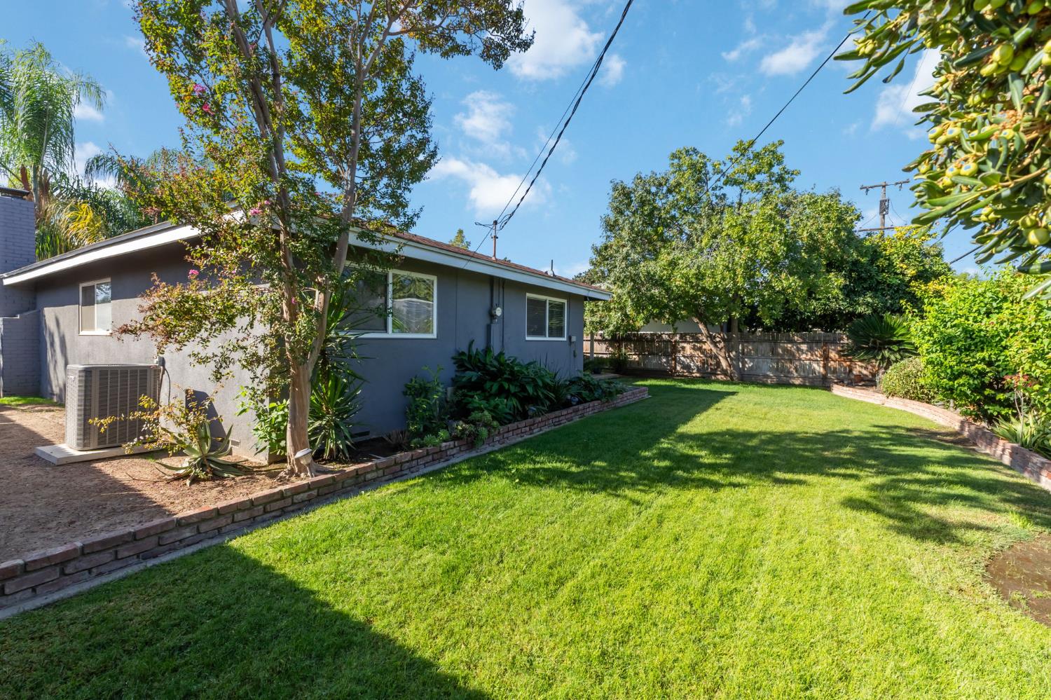 2333 E Austin Way, Fresno, CA 93726