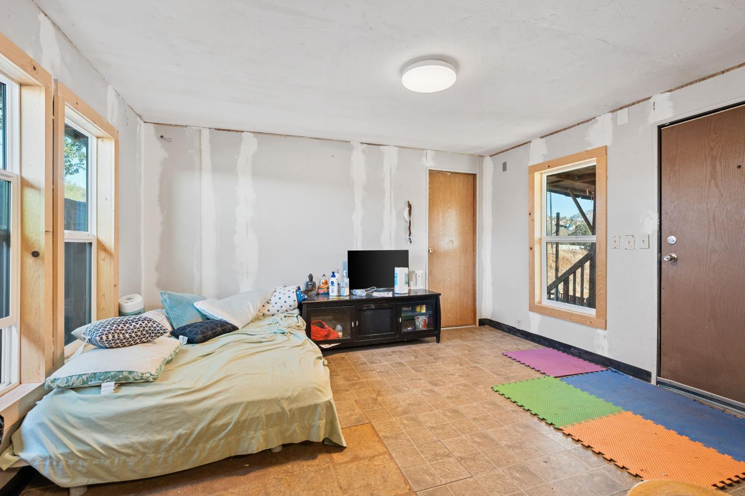 4963 Valley Ln, Catheys Valley, CA 95306