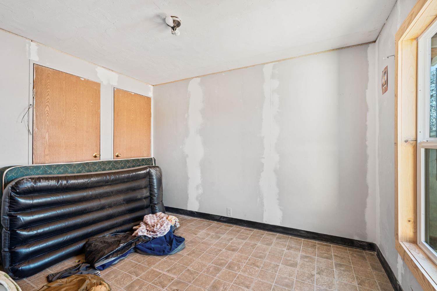 4963 Valley Ln, Catheys Valley, CA 95306