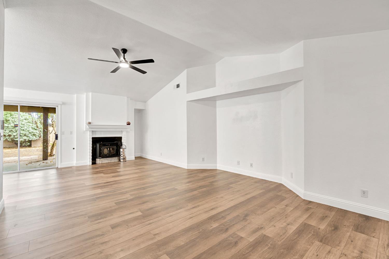 2050 Sundance Ln, Madera, CA 93637