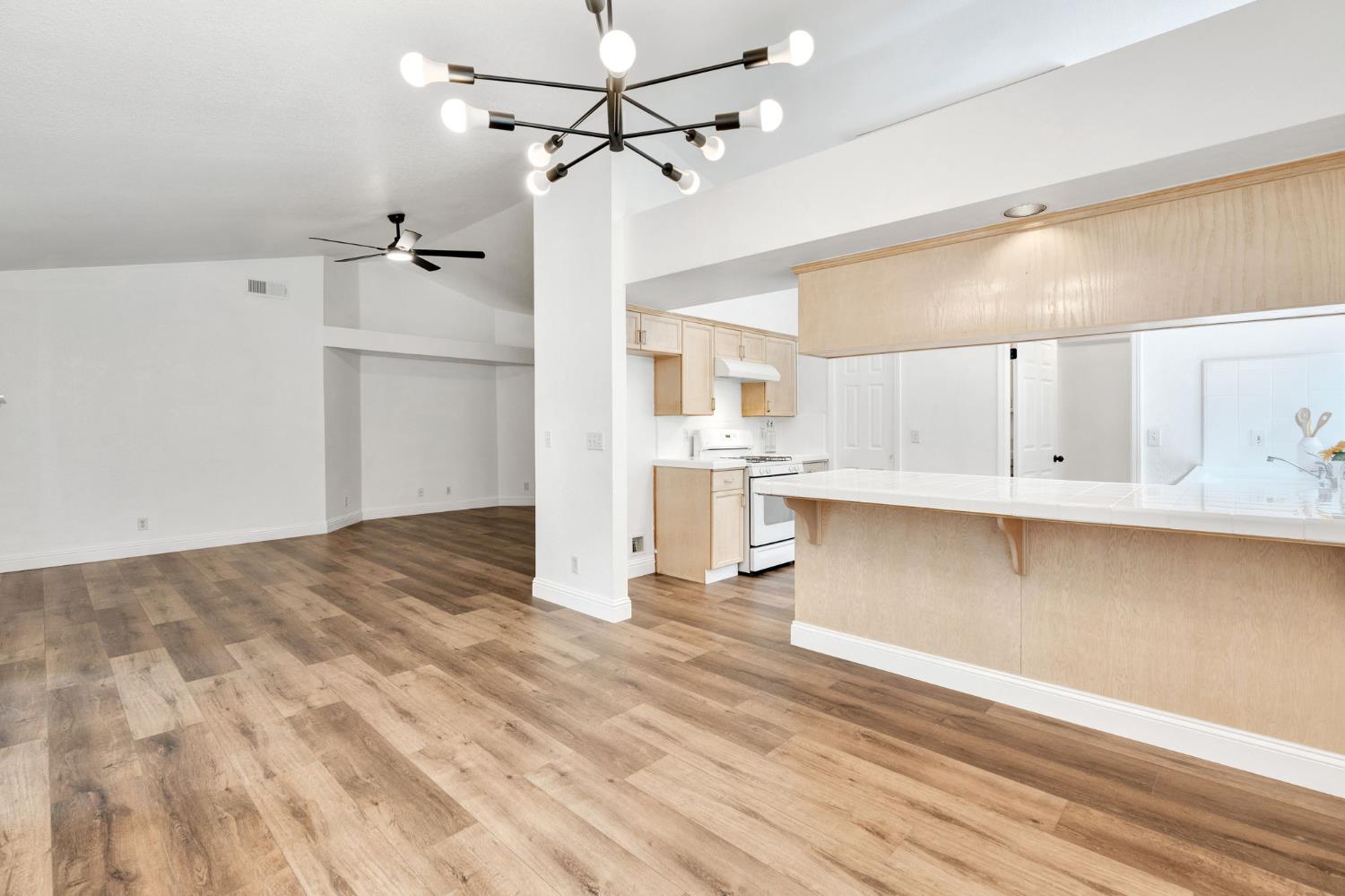 2050 Sundance Ln, Madera, CA 93637