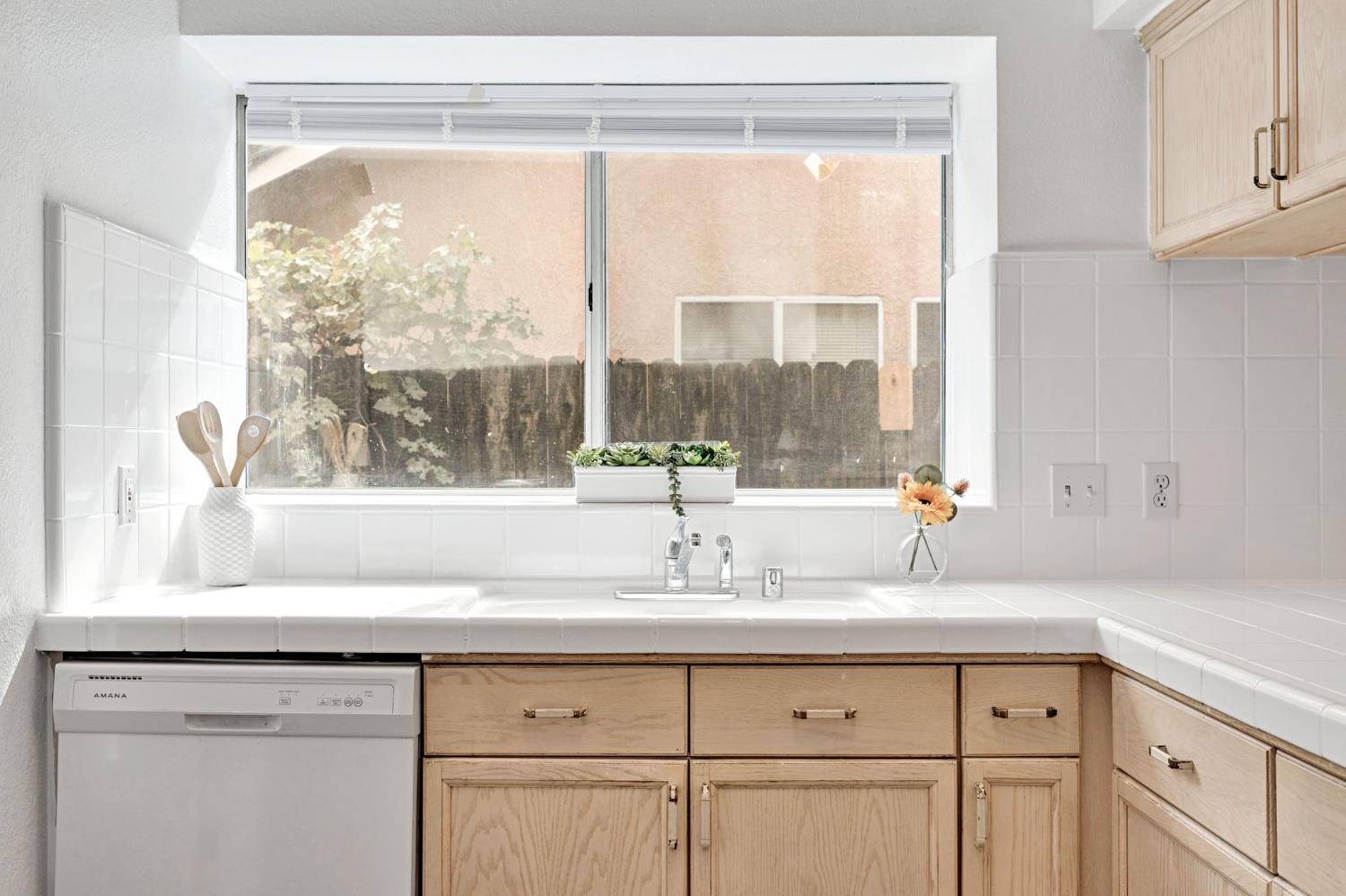 2050 Sundance Ln, Madera, CA 93637