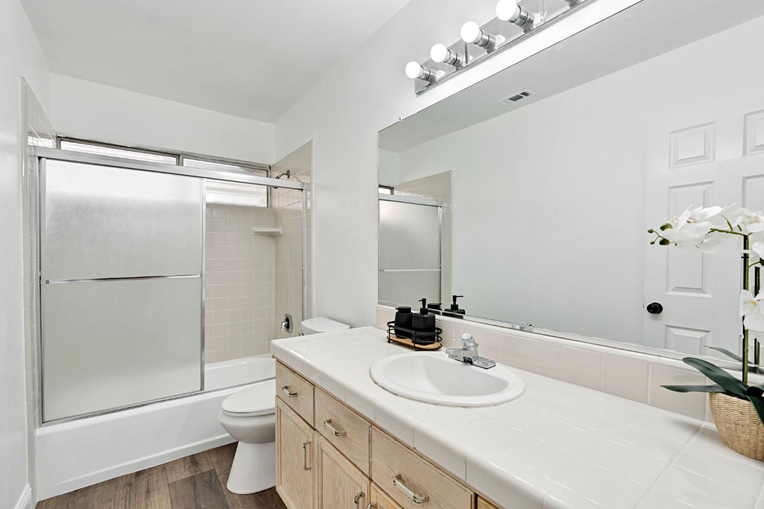 2050 Sundance Ln, Madera, CA 93637