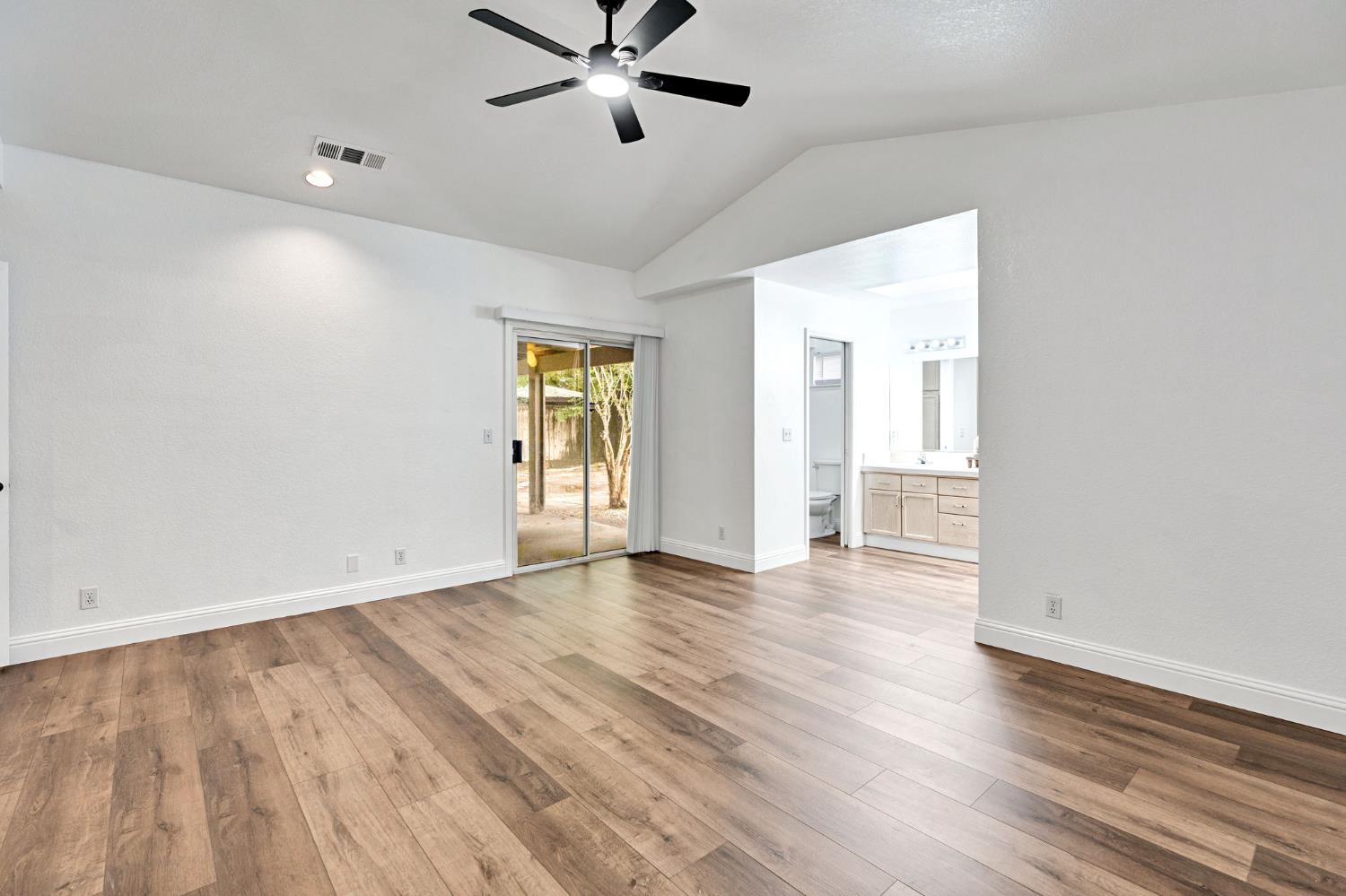 2050 Sundance Ln, Madera, CA 93637