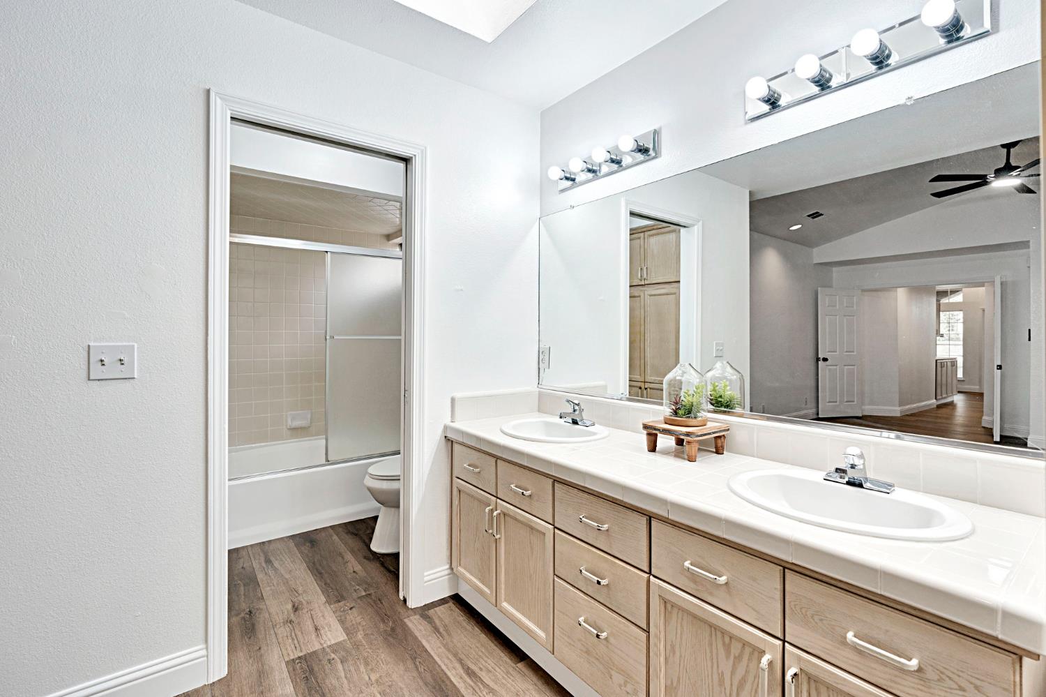 2050 Sundance Ln, Madera, CA 93637