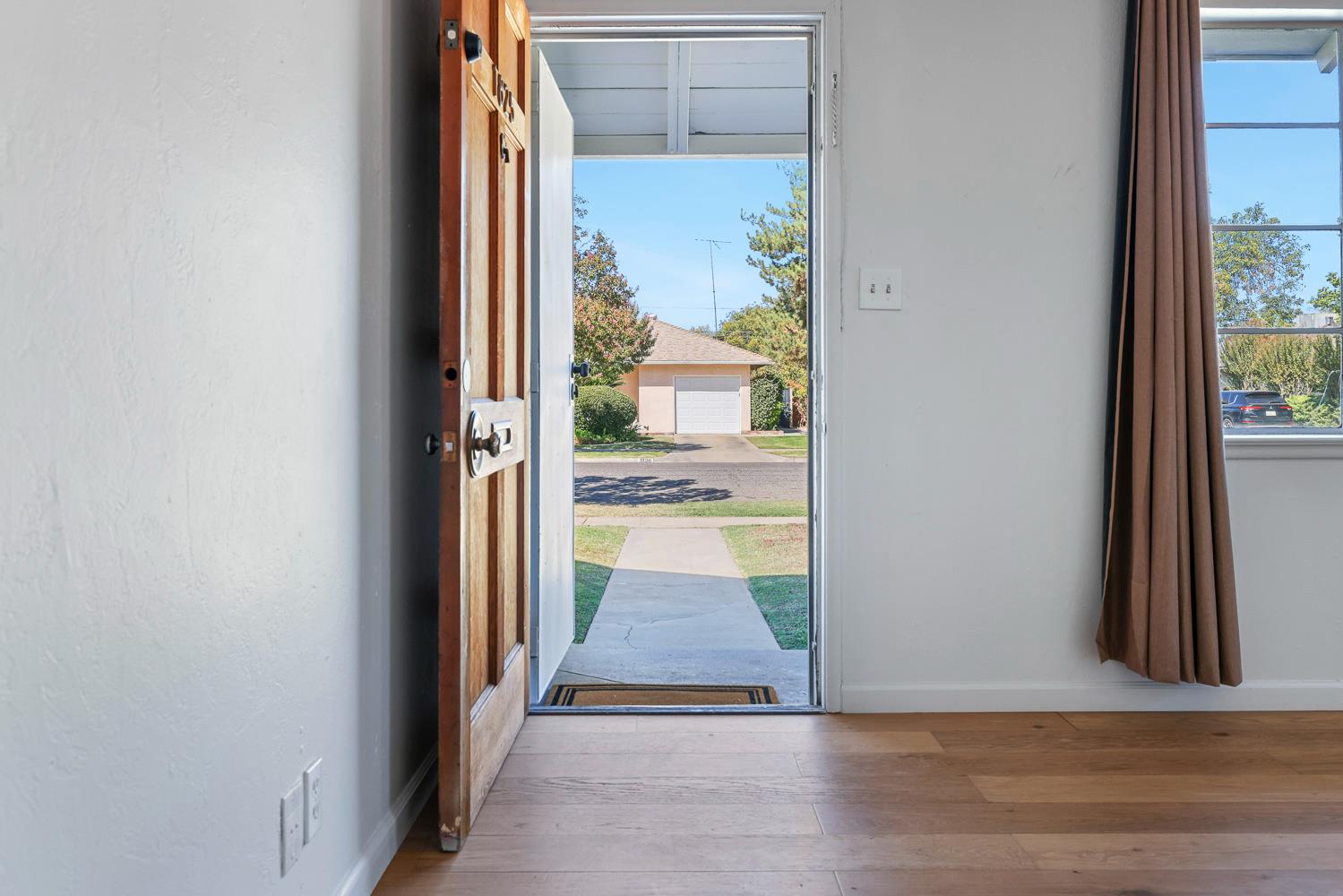 1825 W Griffith Way, Fresno, CA 93705