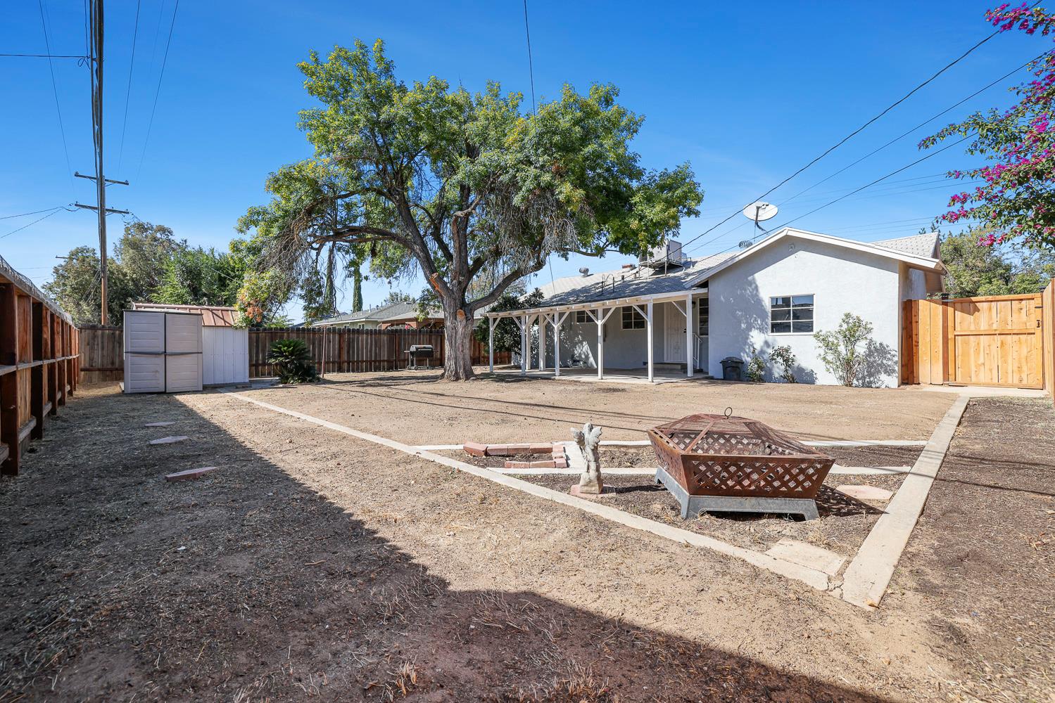 1825 W Griffith Way, Fresno, CA 93705