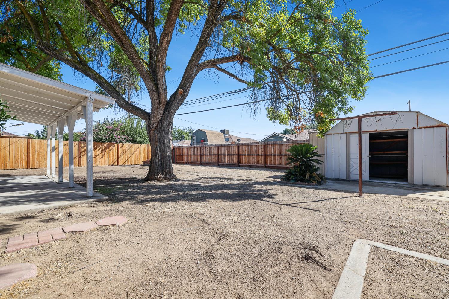 1825 W Griffith Way, Fresno, CA 93705