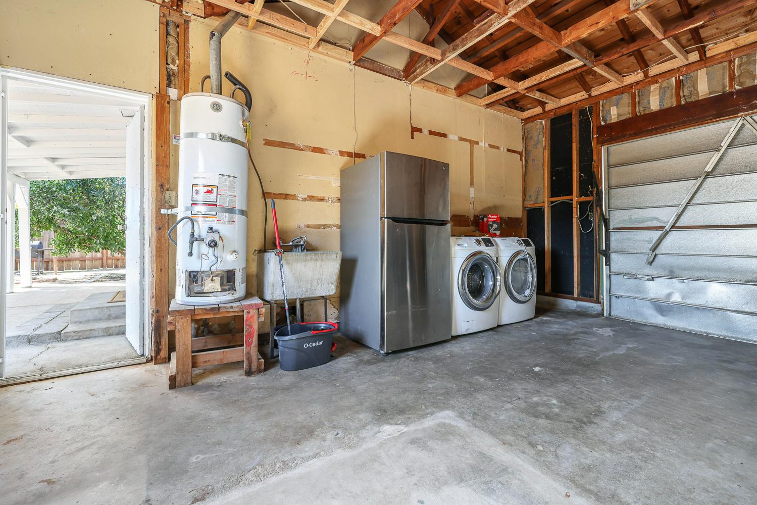 1825 W Griffith Way, Fresno, CA 93705