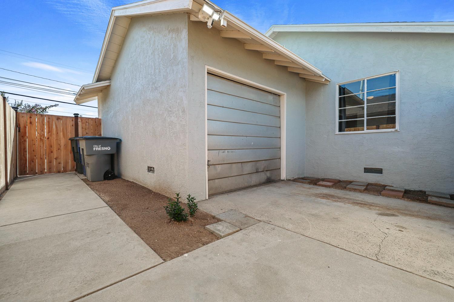 1825 W Griffith Way, Fresno, CA 93705