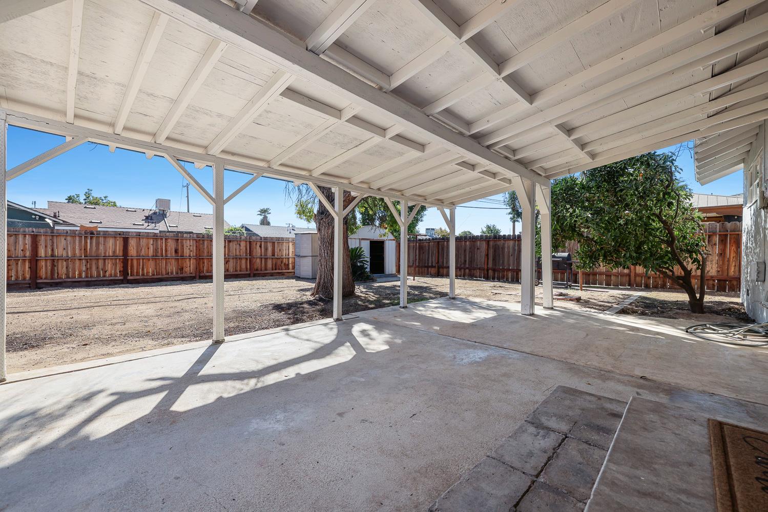 1825 W Griffith Way, Fresno, CA 93705