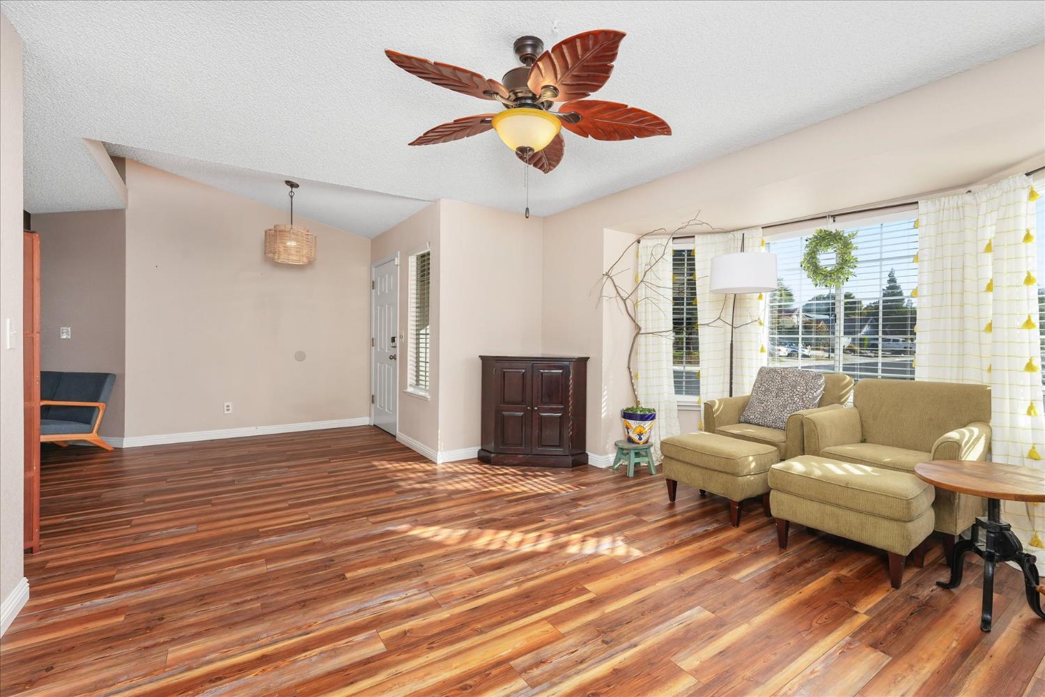 332 Magnolia Ave, Clovis, CA 93611