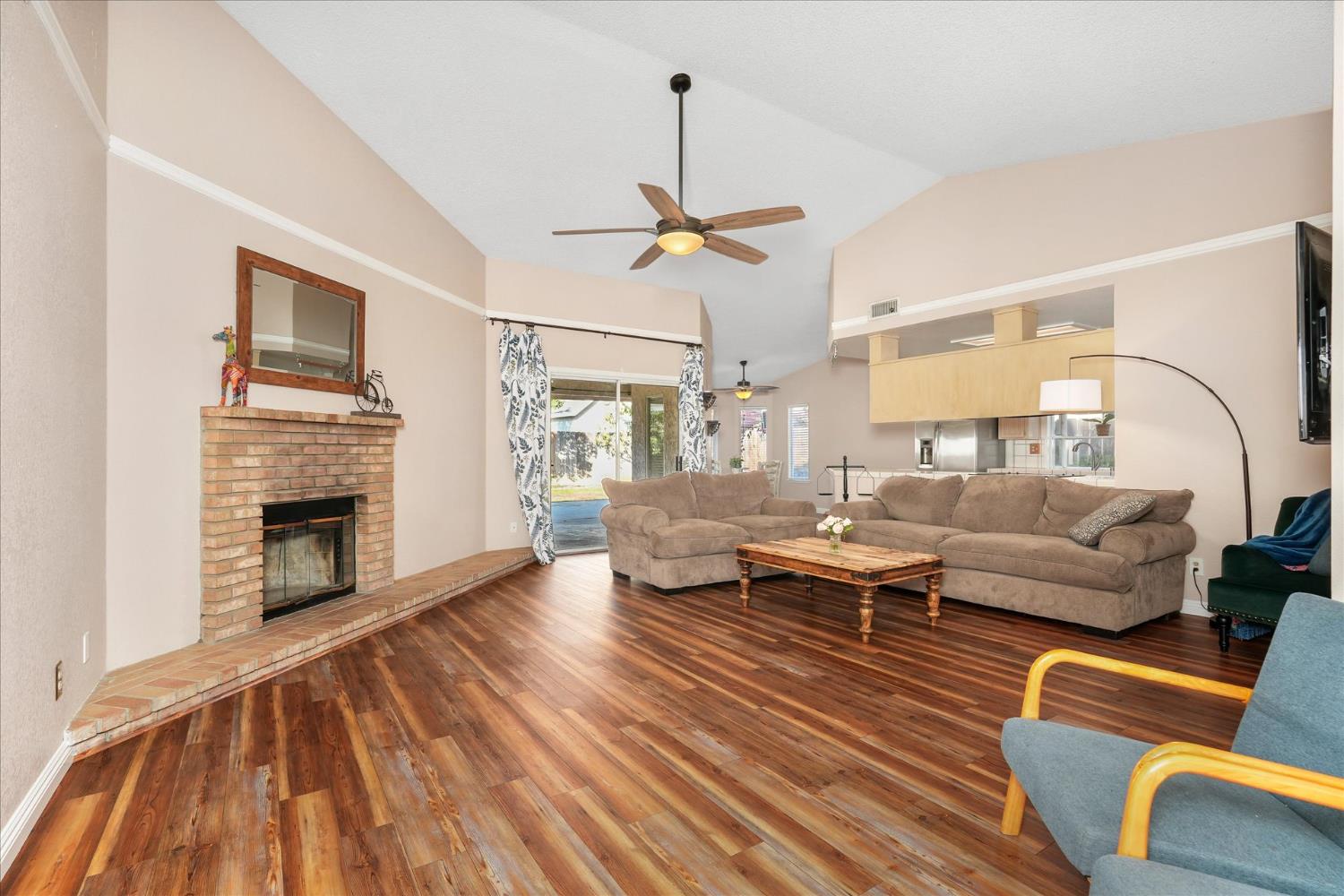 332 Magnolia Ave, Clovis, CA 93611