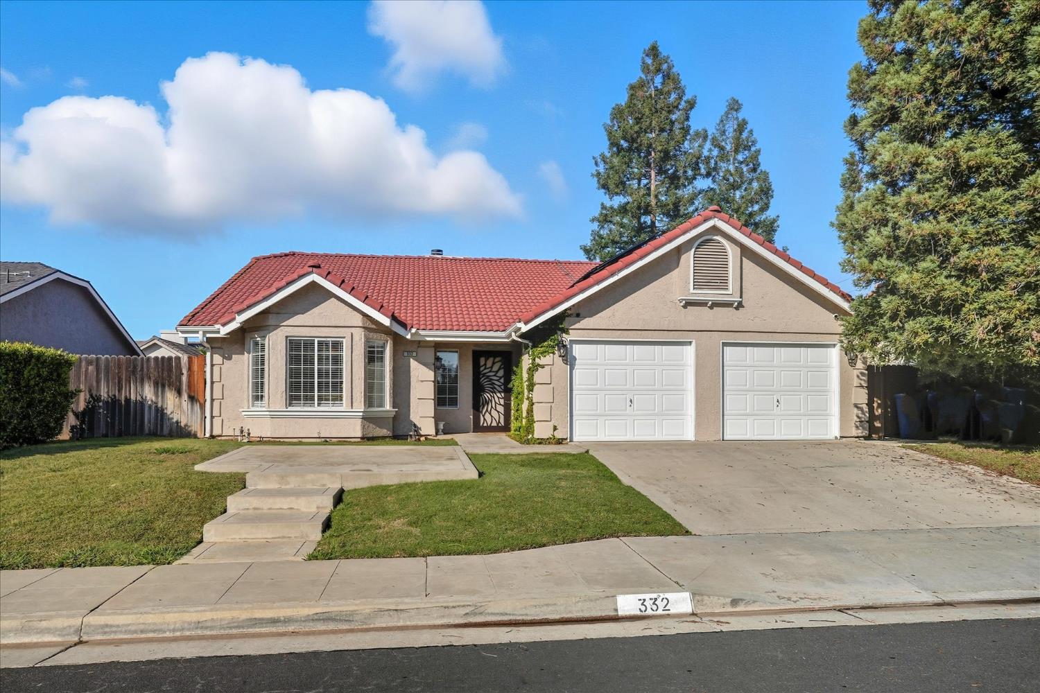 332 Magnolia Ave, Clovis, CA 93611