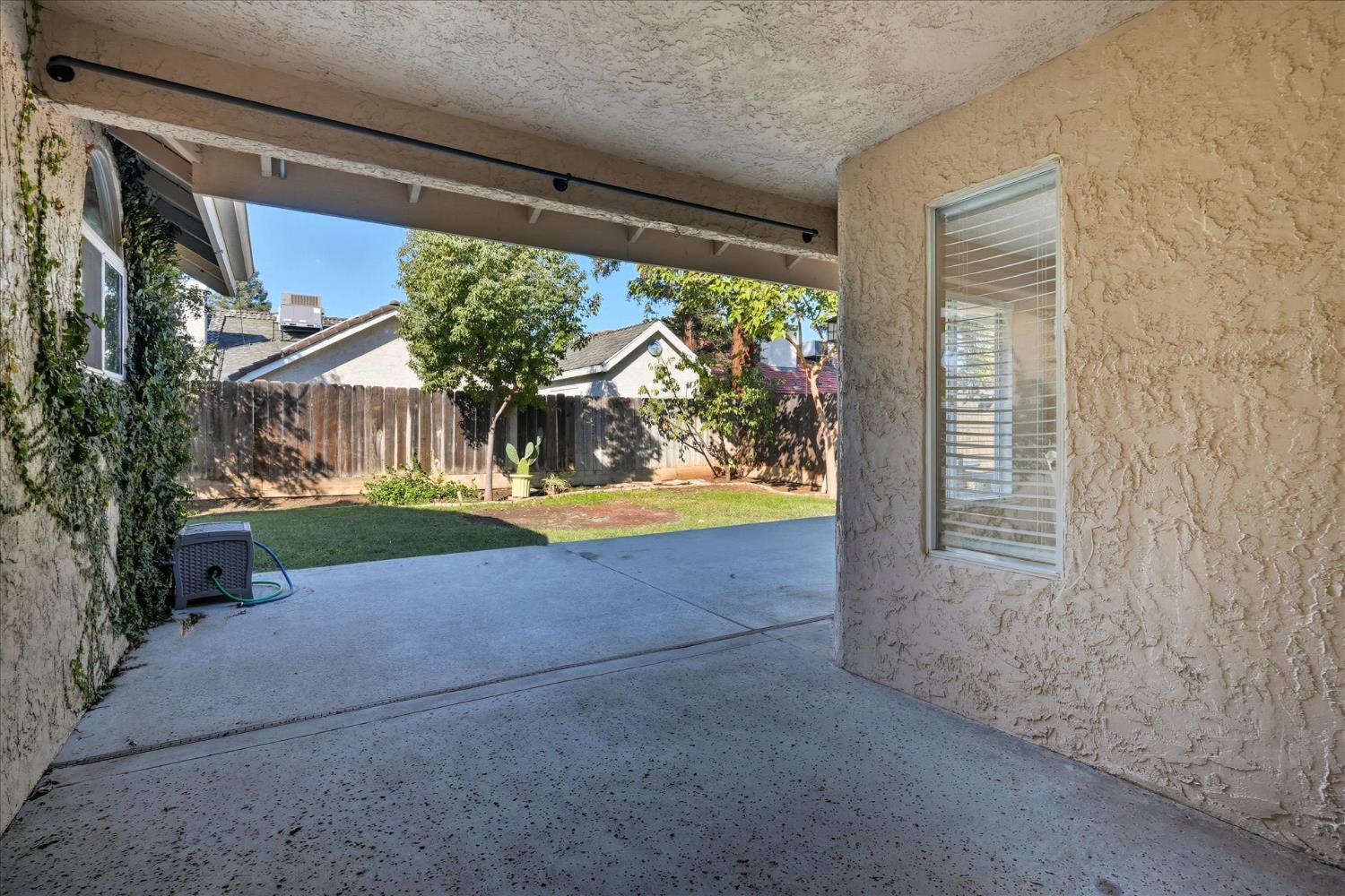 332 Magnolia Ave, Clovis, CA 93611