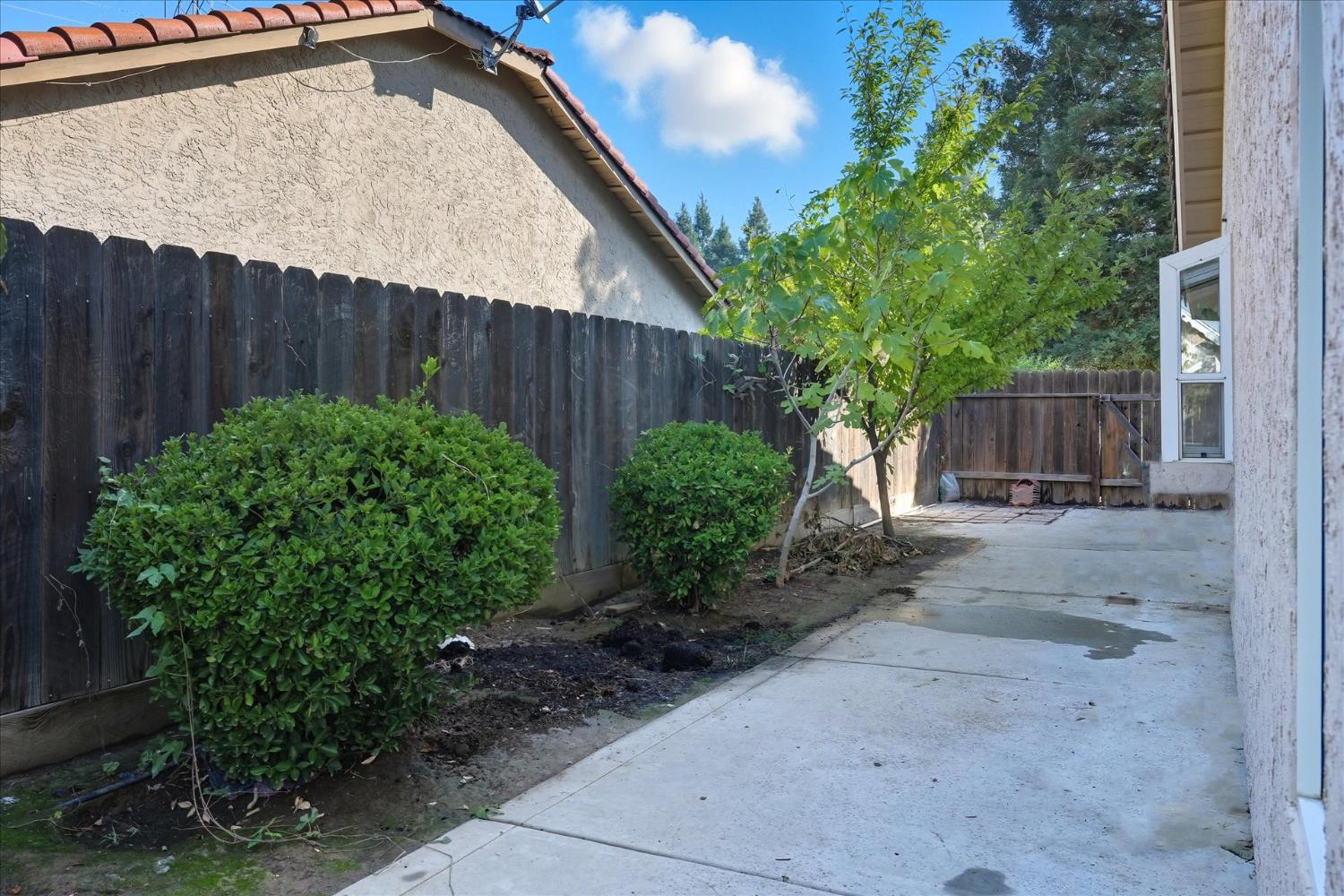 332 Magnolia Ave, Clovis, CA 93611