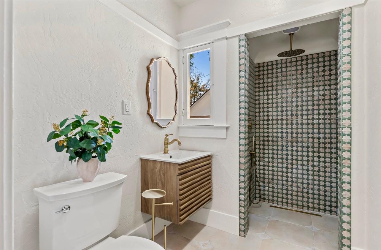 1487 N Echo, Fresno, CA 93728