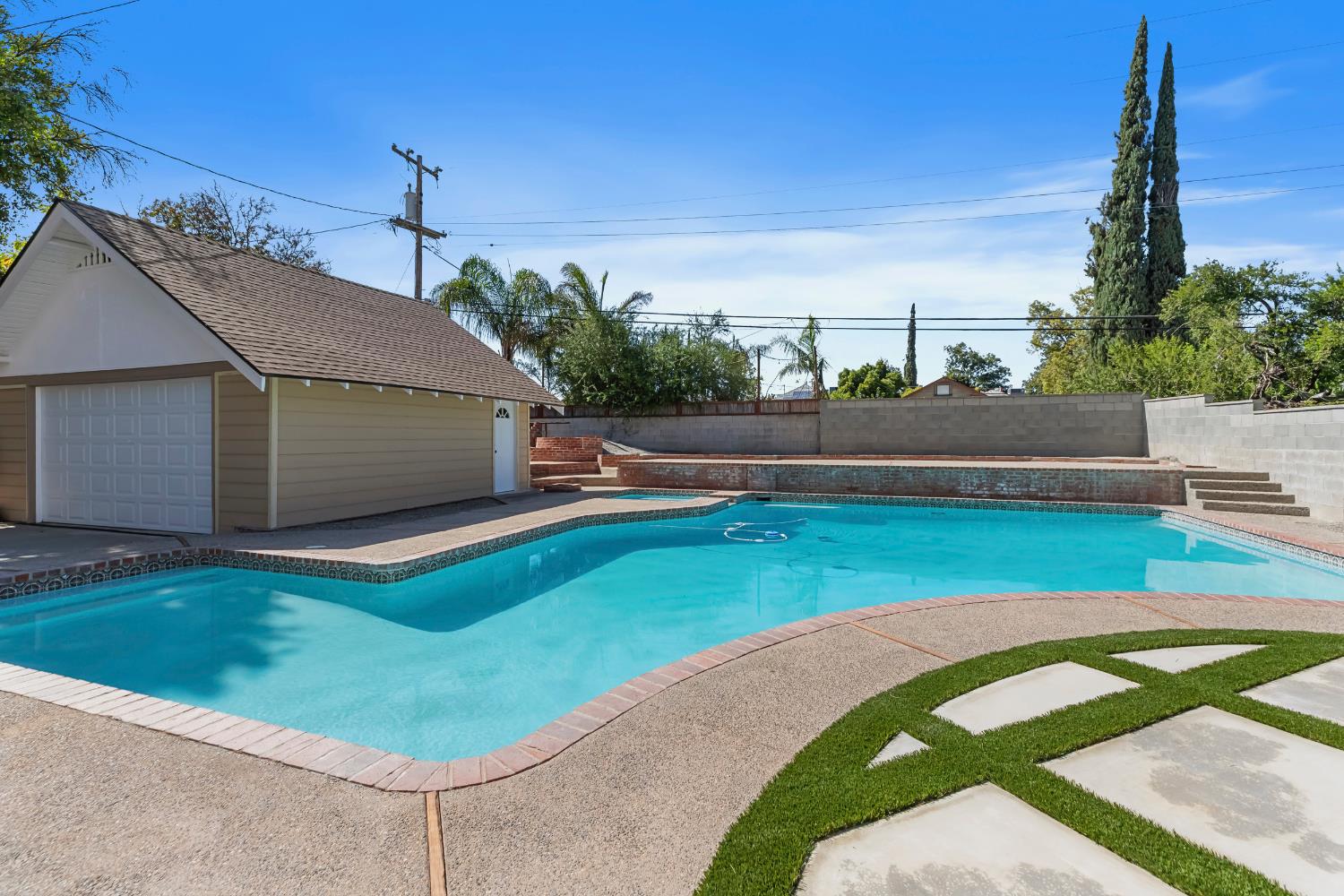 1487 N Echo, Fresno, CA 93728