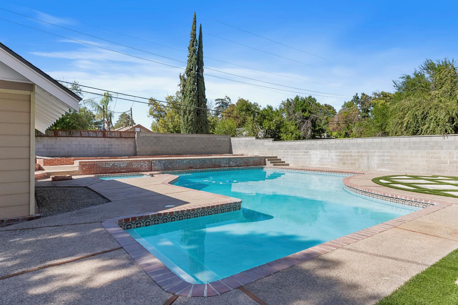 1487 N Echo, Fresno, CA 93728