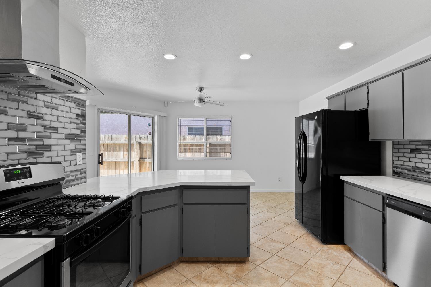 5739 W Santa Ana Ave, Fresno, CA 93722