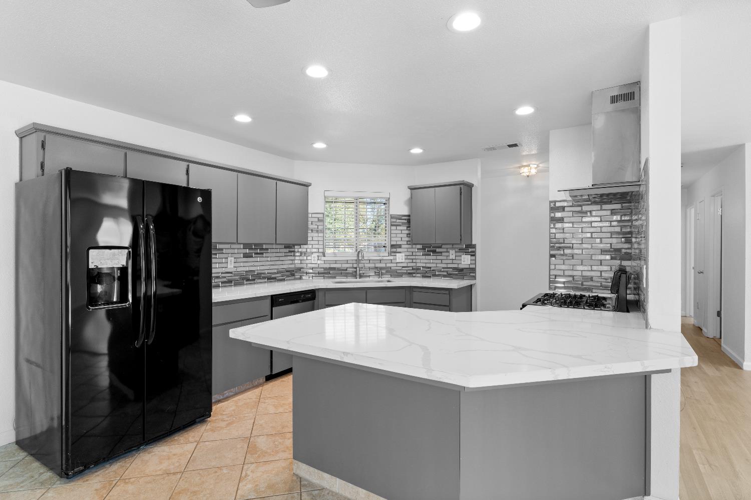 5739 W Santa Ana Ave, Fresno, CA 93722