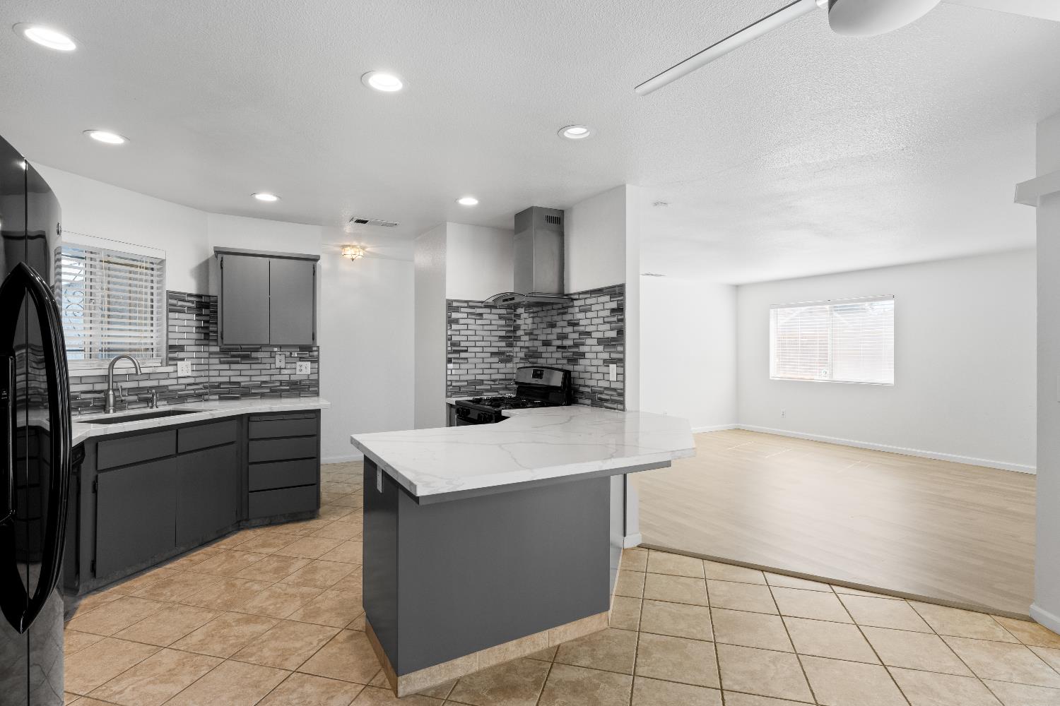 5739 W Santa Ana Ave, Fresno, CA 93722