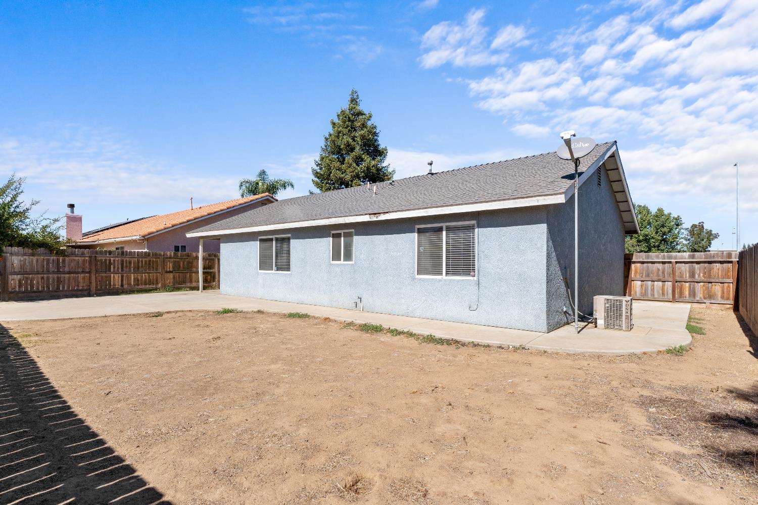 5739 W Santa Ana Ave, Fresno, CA 93722