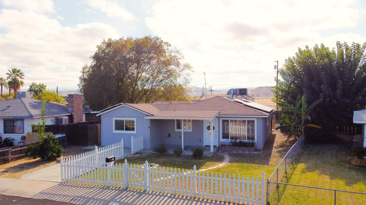 609 W College Ave, Coalinga, CA 93210