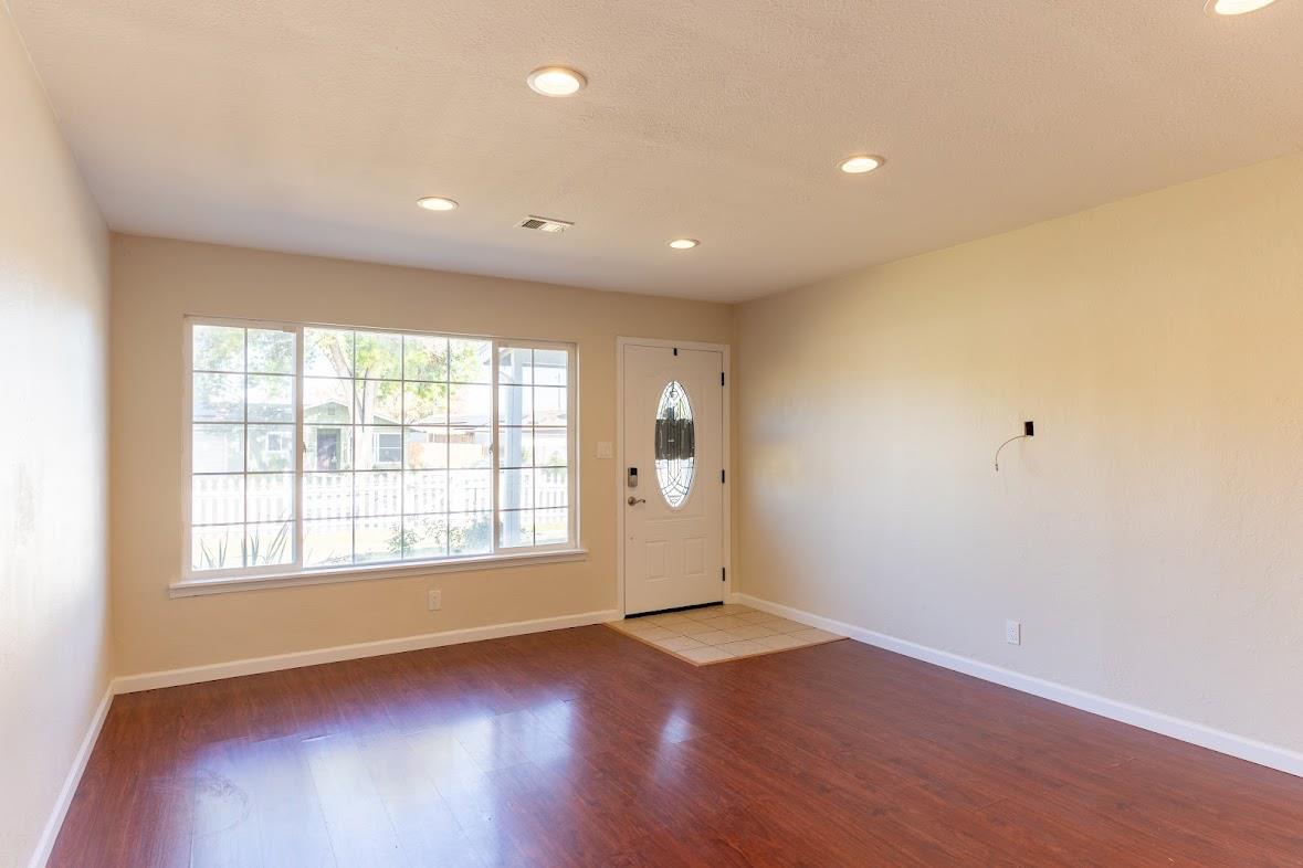 609 W College Ave, Coalinga, CA 93210