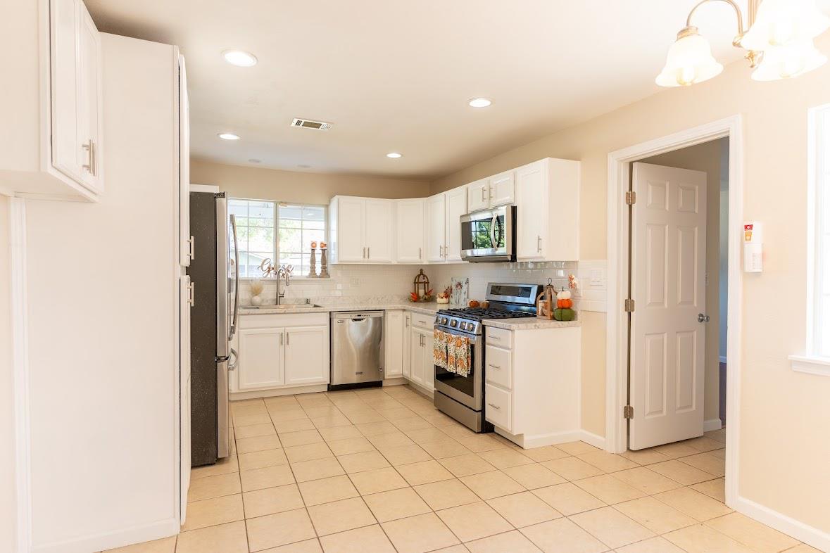 609 W College Ave, Coalinga, CA 93210