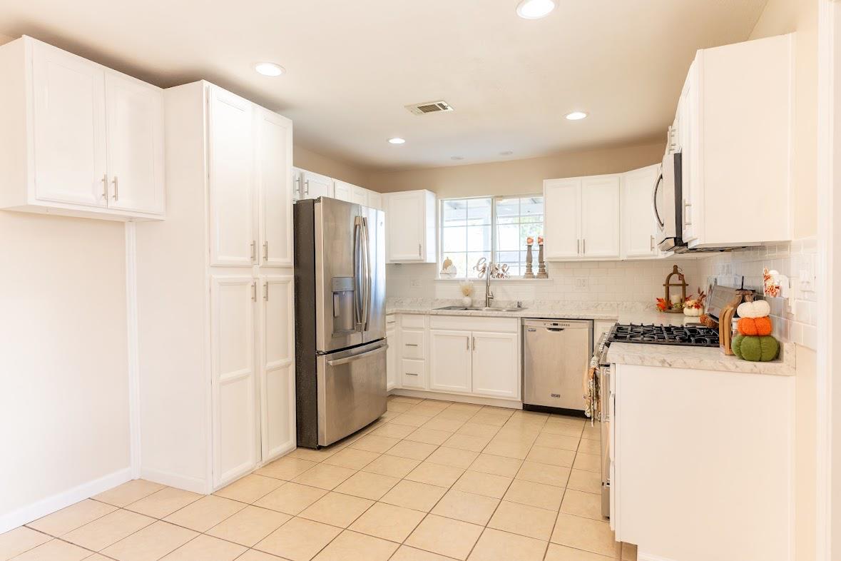 609 W College Ave, Coalinga, CA 93210