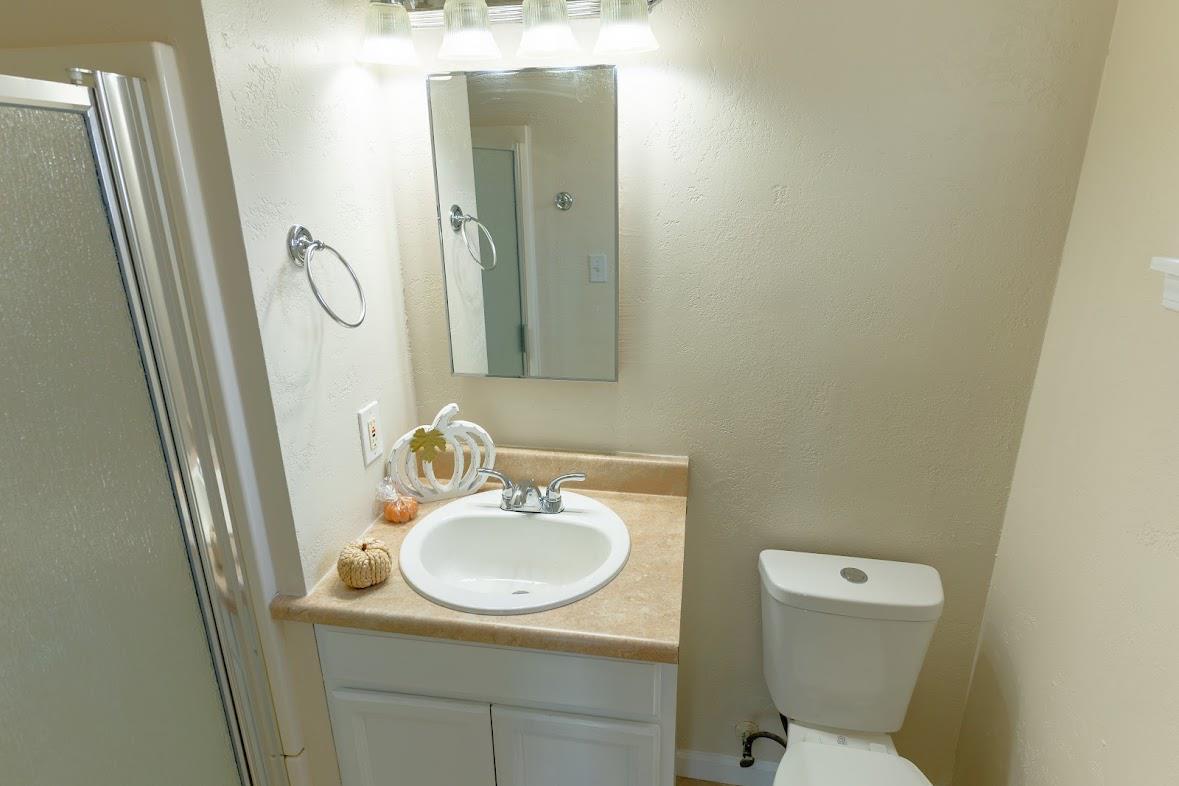 609 W College Ave, Coalinga, CA 93210