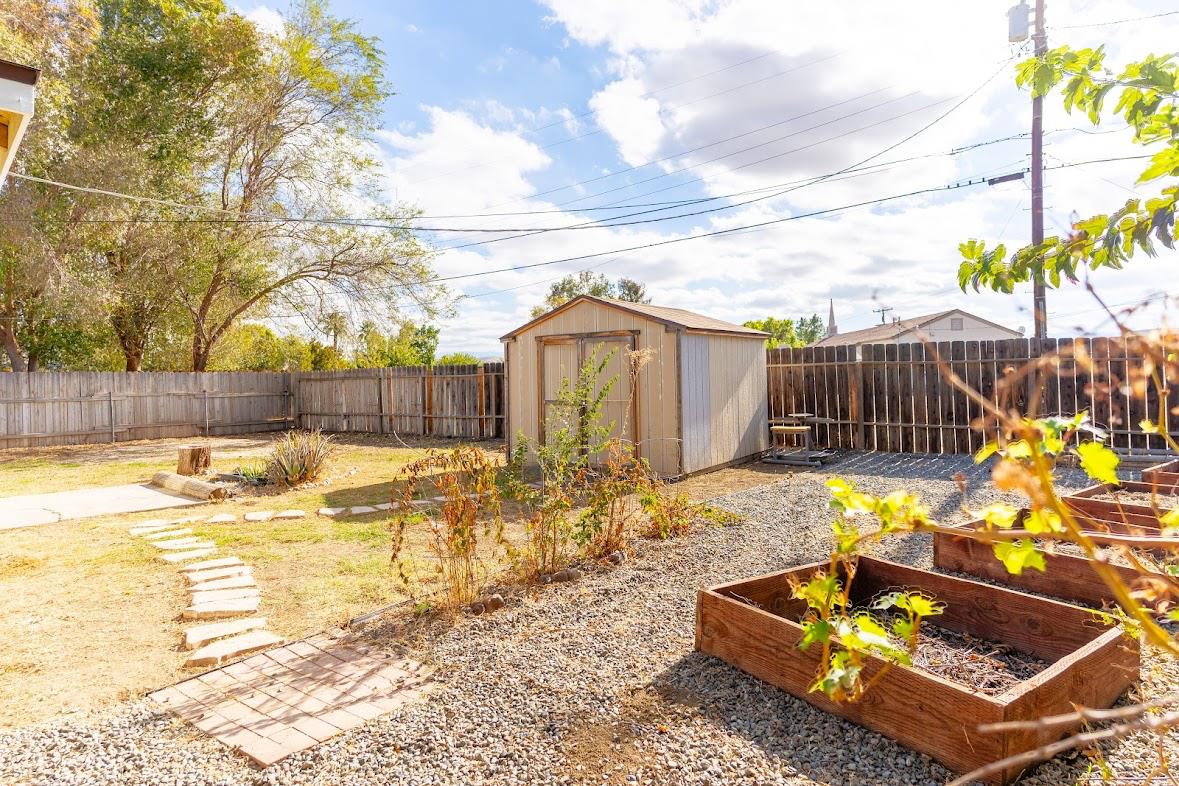 609 W College Ave, Coalinga, CA 93210